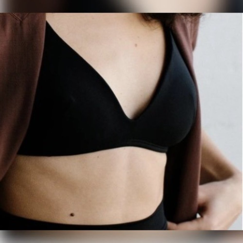 KIT Undergarments - Moulded Plunge Bralette